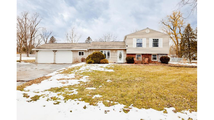 W151N5485 Badger Dr Menomonee Falls, WI 53051 by M3 Realty $349,900