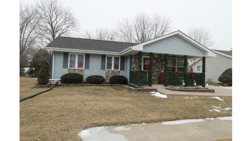 101 Clover Dr Burlington, WI 53105 by Bear Realty Of Burlington $245,000