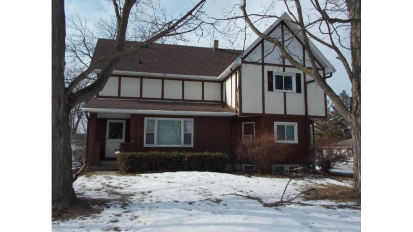 1400 River Dr Watertown, WI 53094 by RE/MAX Community Realty $215,000