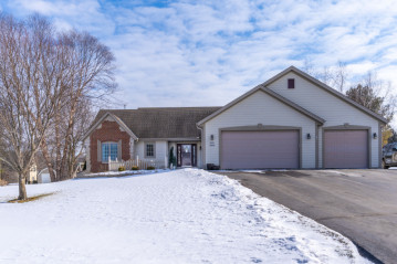 W259N7078 Victoria Cir, Lisbon, WI 53089