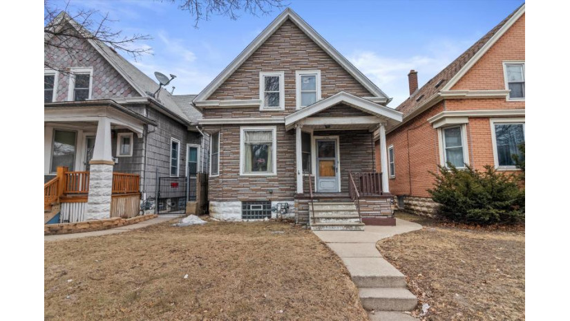 2146 S 6th St Milwaukee, WI 53215 by Big Block Midwest $85,000