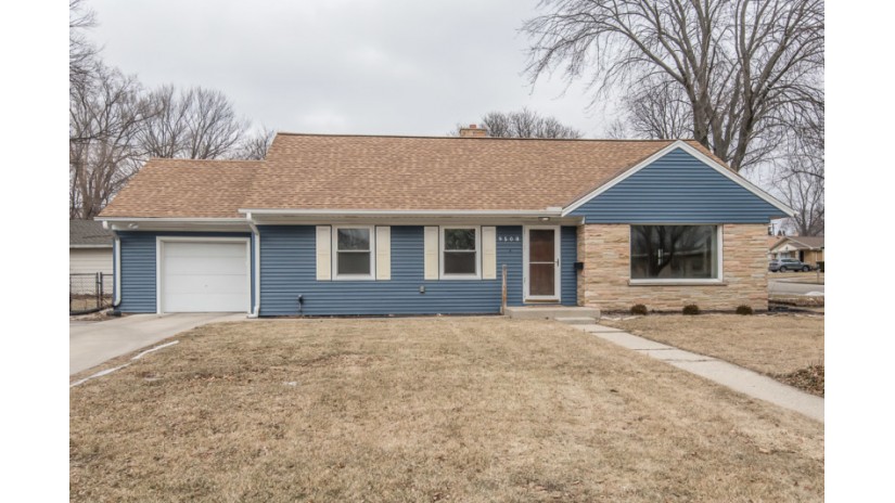 9508 W Fiebrantz Ave Wauwatosa, WI 53222 by Shorewest Realtors $239,200