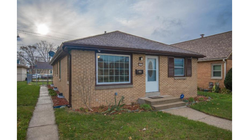 6221 W Spencer Pl Milwaukee, WI 53218 by EXP Realty, LLC~MKE $159,990