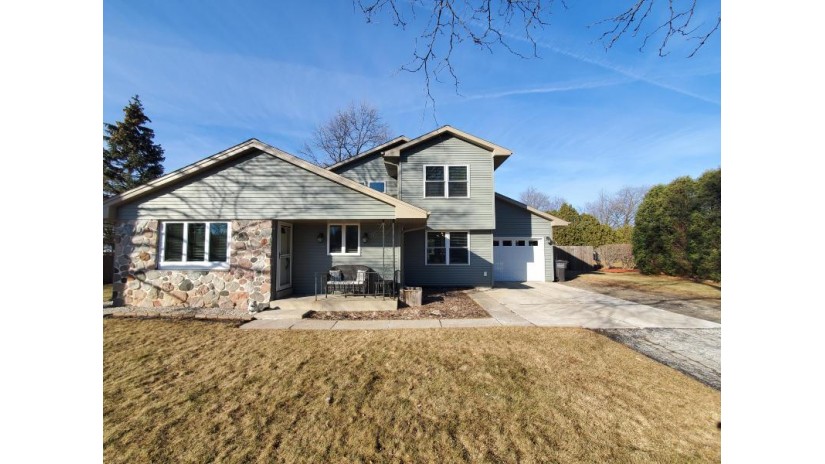 4552 W Abbott Ave Greenfield, WI 53220 by RE/MAX Market Place $349,900