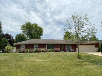 N54W14261 Van Buren Dr, Menomonee Falls, WI 53051-6816