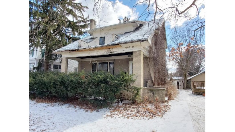 309 E College Ave Waukesha, WI 53186 by TerraNova Real Estate $159,900