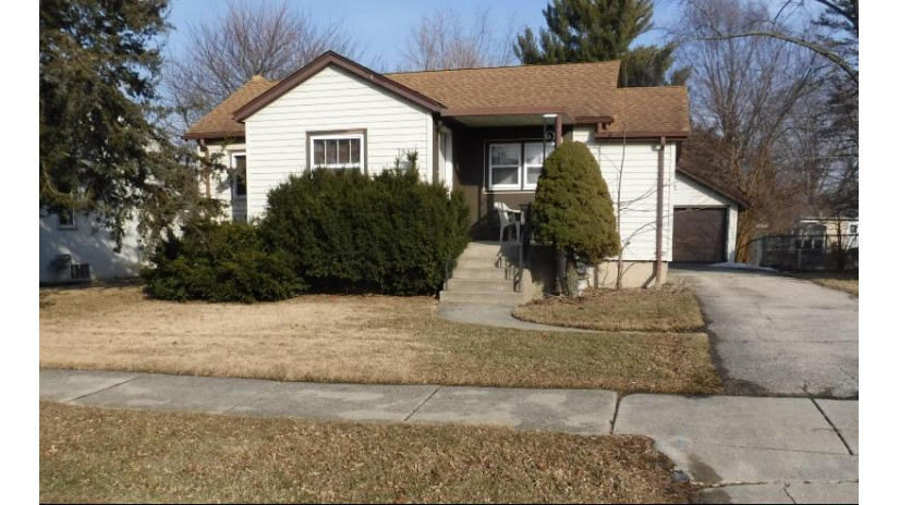 7931 47th Ave Kenosha, WI 53142 by Prime Realty Group $95,000