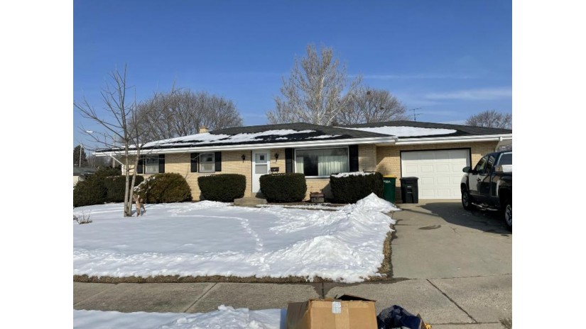 448 Sunset Dr Burlington, WI 53105 by Realty Executives Southeast $235,000