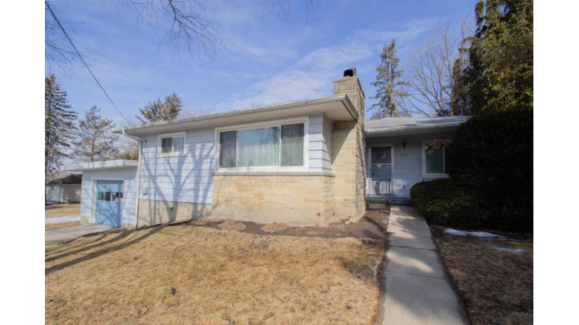 810 W Division St Watertown, WI 53098 by Realty Executives Platinum $164,900