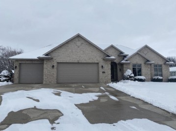 953 Golf View Dr, Brillion, WI 54110