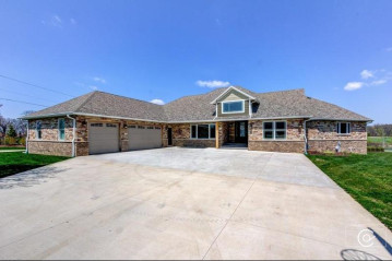 10016 E Hickory Ridge Drive, Rochelle, IL 61068