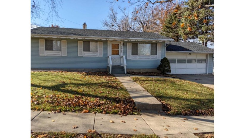 1205 W Staver Street Freeport, IL 61032 by Re/Max Property Source $114,000