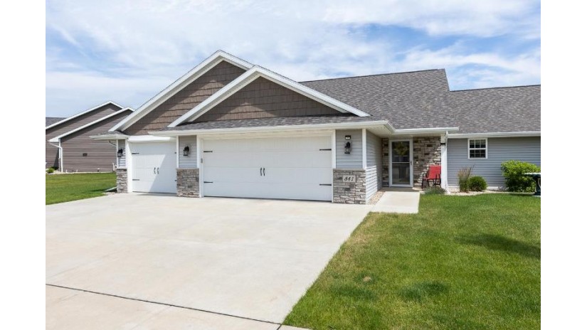 841 Sharon Lane Pulaski, WI 54162 by Resource One Realty, Llc $289,900