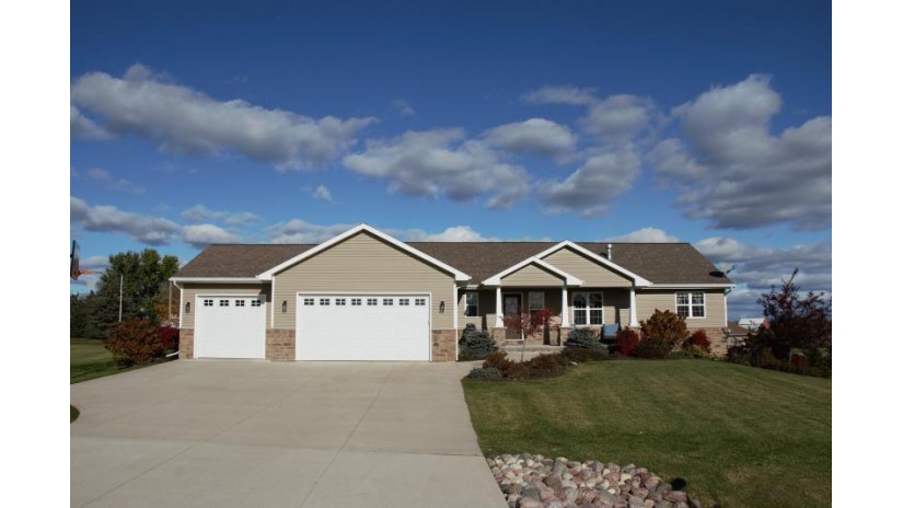 W7576 Gene Court Greenville, WI 54942 by Assist 2 Sell $470,000
