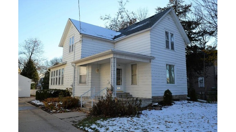 683 W 4th Avenue Oshkosh, WI 54902 by RE/MAX On The Water $169,500