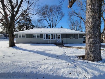 325 Quincy Avenue, Omro, WI 54963