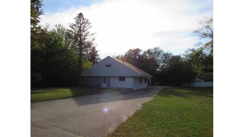3224 S Oakhill Ave Rock, WI 53546 by Century 21 Affiliated $139,900