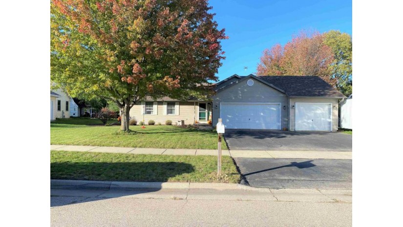 3710 Birdsong Ln Janesville, WI 53548 by Re/Max Preferred $289,900