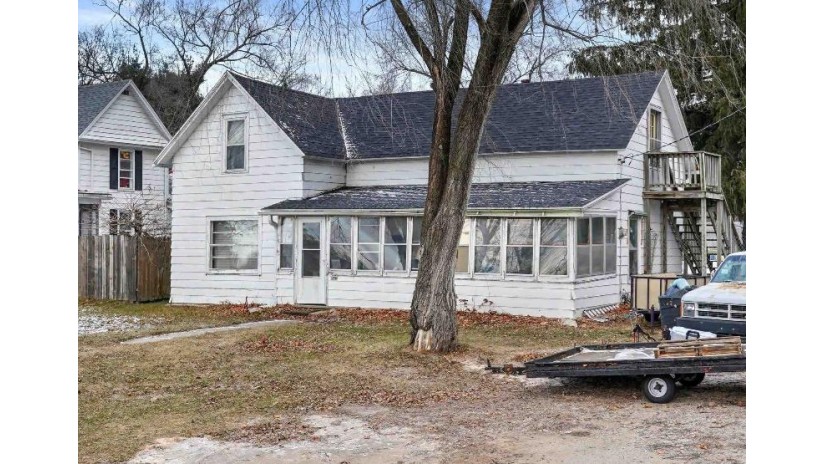 136 W Hillyer St Oxford, WI 53952 by Big Block Midwest $80,000