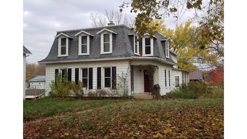 427 4th St Baraboo, WI 53913 by Re/Max Preferred $185,000