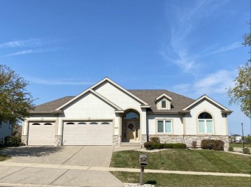 2120 Stonehaven Dr, Sun Prairie, WI 53590