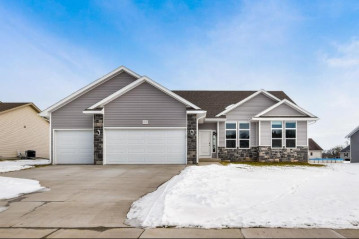 1020 Bluegrass Tr, Waterloo, WI 53594