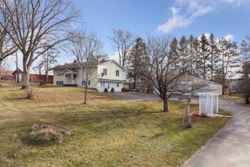 1061 70th Ave, Roberts, WI 54023