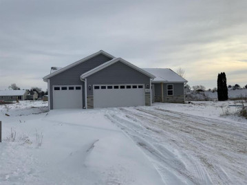 2275 Lensmire Lane, Waupaca, WI 54981