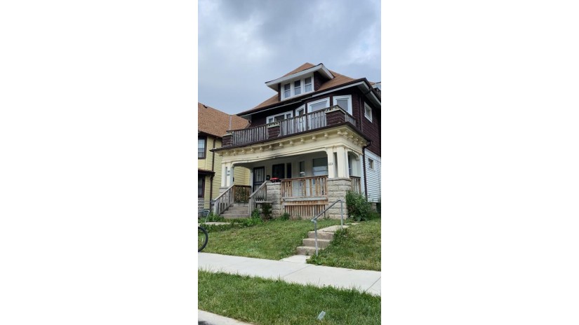 2454 N 41st St 2456 Milwaukee, WI 53210 by Root River Realty $96,900