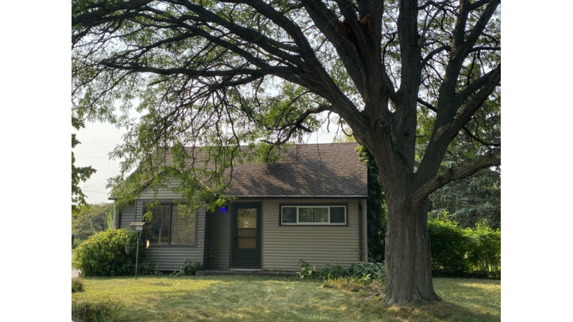 4355 S 49th St Greenfield, WI 53220 by Shorewest Realtors $160,000