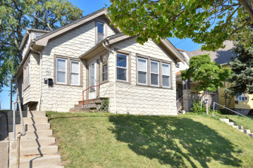 1735 S 44th St 1737, West Milwaukee, WI 53214-3643