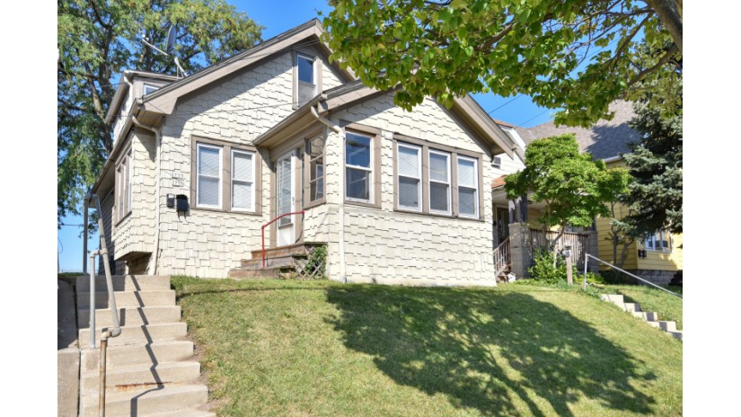 1735 S 44th St 1737 West Milwaukee, WI 53214 by Shorewest Realtors $159,900