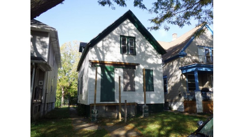 3331 N 11th St Milwaukee, WI 53206-2831 by Whitten Realty $12,800