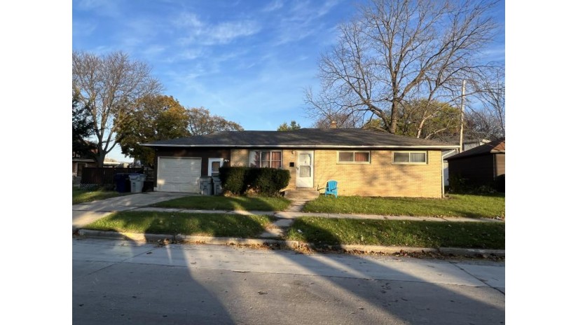 4666 N 66th St Milwaukee, WI 53218 by EXP Realty LLC-West Allis $120,000