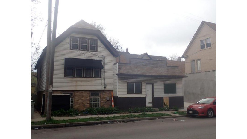 2068 S 16th St A Milwaukee, WI 53204 by Century 21 Affiliated - Delafield $40,000