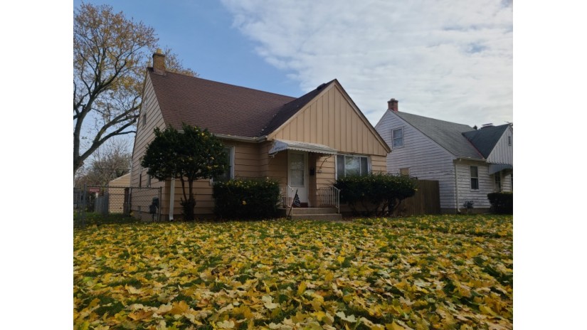 4326 N 54th St Milwaukee, WI 53216 by Shorewest Realtors $129,000
