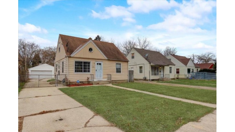 5133 N 57th St Milwaukee, WI 53218-4217 by Midwest Homes $127,500