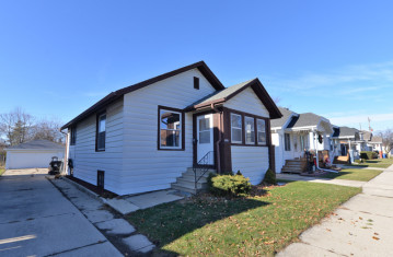 2220 Blake Ave, Racine, WI 53404-2106