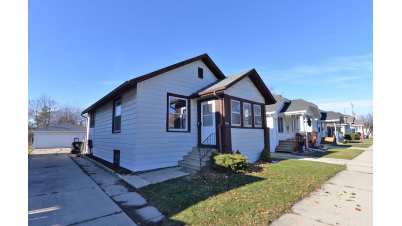 2220 Blake Ave Racine, WI 53404 by Shorewest Realtors $124,900