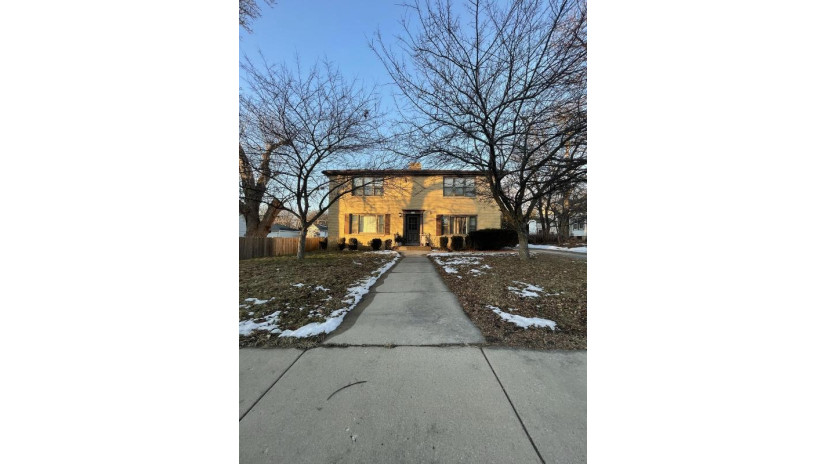 7824 W Center St Milwaukee, WI 53222 by Berkshire Hathaway HomeServices Metro Realty $324,900