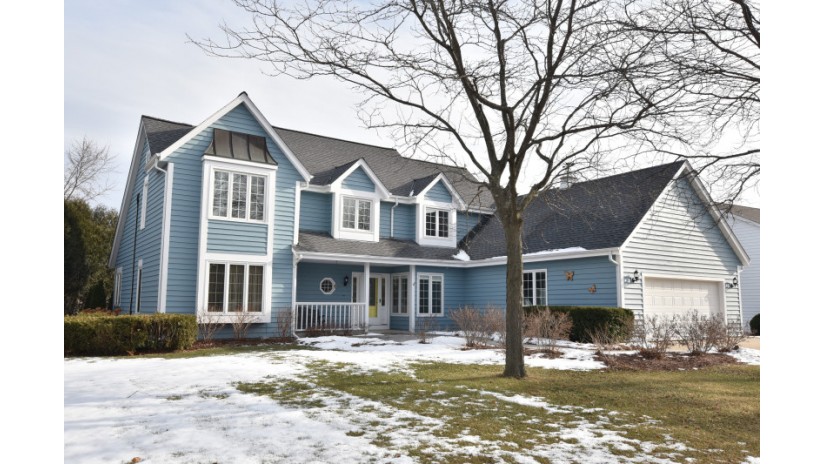 W70N432 Cedar Pointe Ave Cedarburg, WI 53012 by Shorewest Realtors $529,900