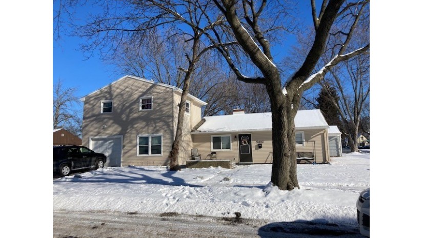 5642 N 58th St Milwaukee, WI 53218 by Shorewest Realtors $164,900