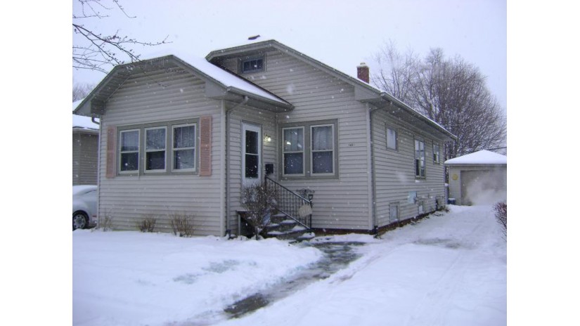 1431 West Lawn Ave Racine, WI 53405 by First Weber Inc- Greenfield $145,000