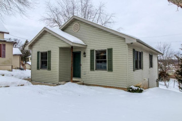 13 N High St, Deerfield, WI 53531-9318