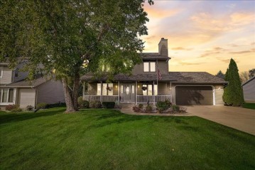 612 Carriage Hill Dr, Watertown, WI 53098-1210