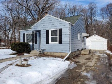 2936 E Crawford Ave, Saint Francis, WI 53235-4216