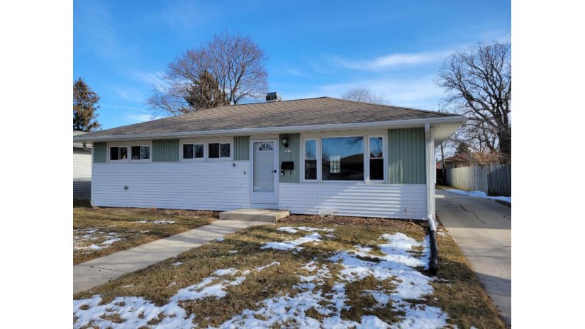 2817 S 15th St Sheboygan, WI 53081 by First Weber Inc- Mequon $180,000