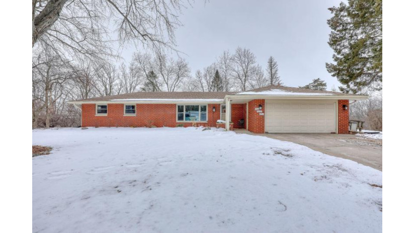 996 Hickory Hill Pkwy Richfield, WI 53033 by First Weber Inc - Delafield $449,900