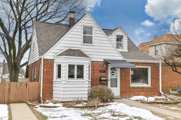 2915 N 85th St, Milwaukee, WI 53222-4717