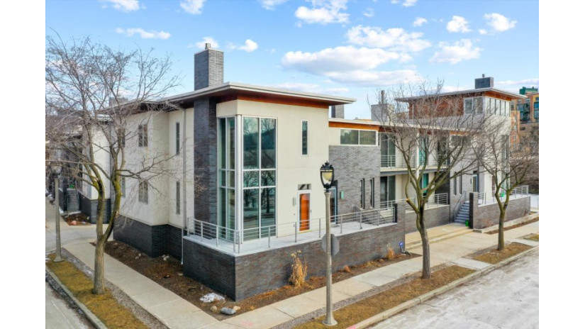 2024 N Fratney St 21 Milwaukee, WI 53212 by Shorewest Realtors $475,000